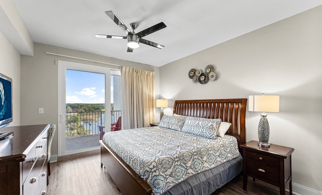 Laketown Wharf #0938 3