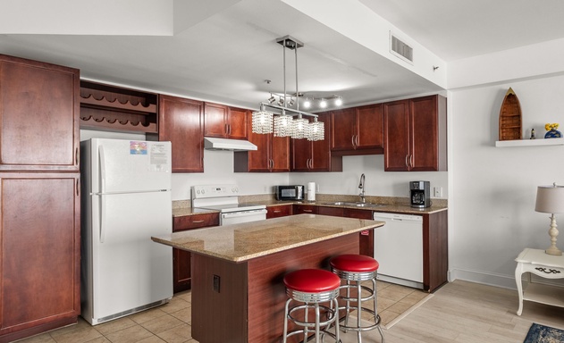 Laketown Wharf #1816 2