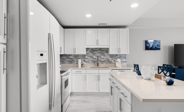 Laketown Wharf #0935 9