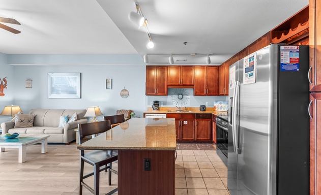 Laketown Wharf #0613 8