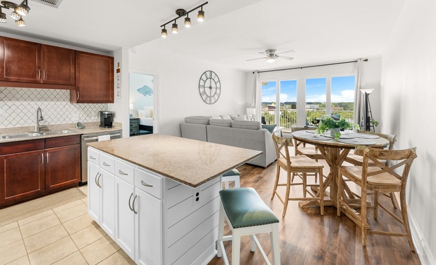 Laketown Wharf #0628 6