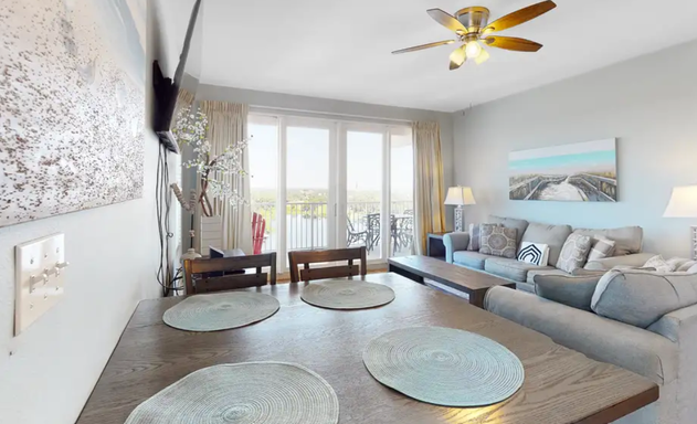 Laketown Wharf #1038