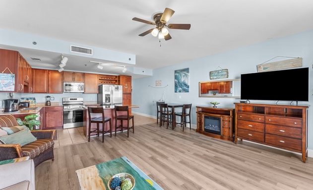 Laketown Wharf #0613 4