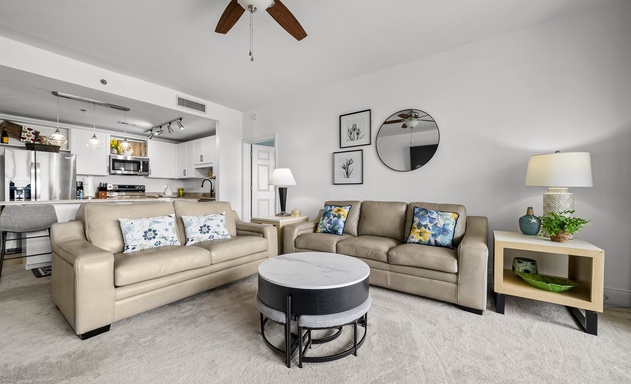 Laketown Wharf #0830 5