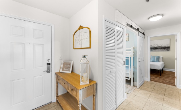 Laketown Wharf #0628 9