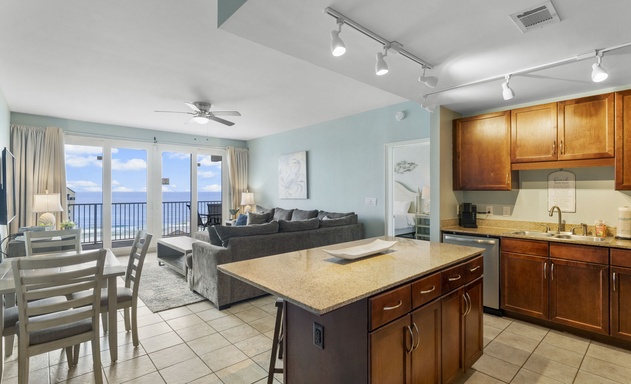 Laketown Wharf #1022 5