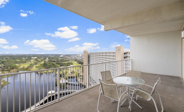 Laketown Wharf #2133 4