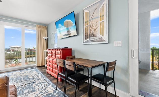 Laketown Wharf #0401 7