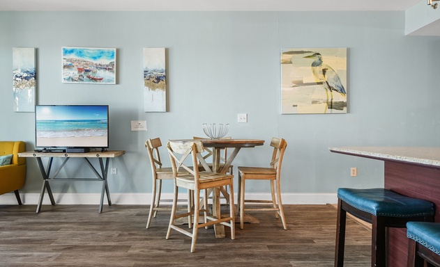 Laketown Wharf #1335 4