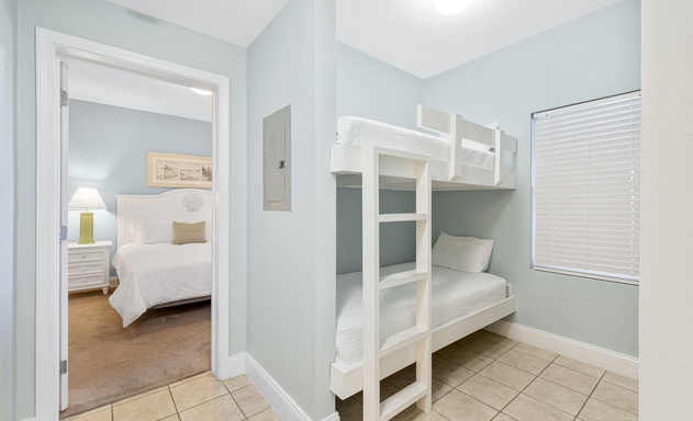 Laketown Wharf #1206 5