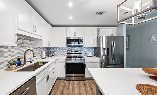 Laketown Wharf #1208 8