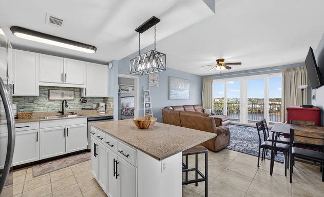 Laketown Wharf #0401 7