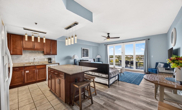 Laketown Wharf #0413