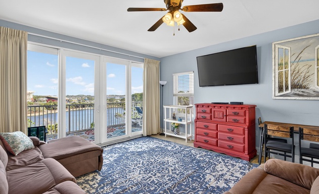 Laketown Wharf #0401 3