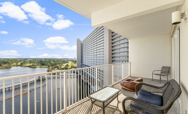 Laketown Wharf #0932 2