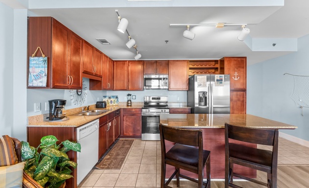 Laketown Wharf #0613 7