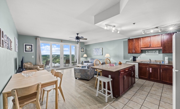 Laketown Wharf #1236