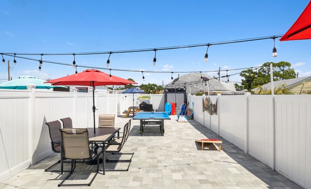 Mimi's Beach Bungalow 5