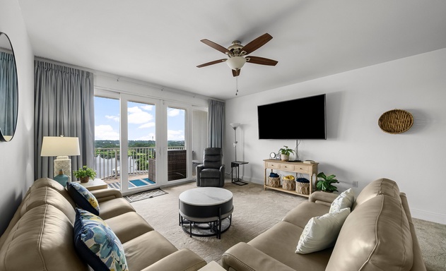 Laketown Wharf #0830 3