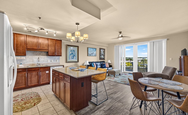 Laketown Wharf #0417 6
