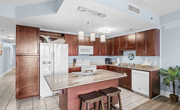 Laketown Wharf #1037 10