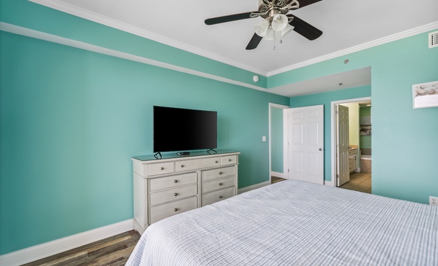 Laketown Wharf #1825 10