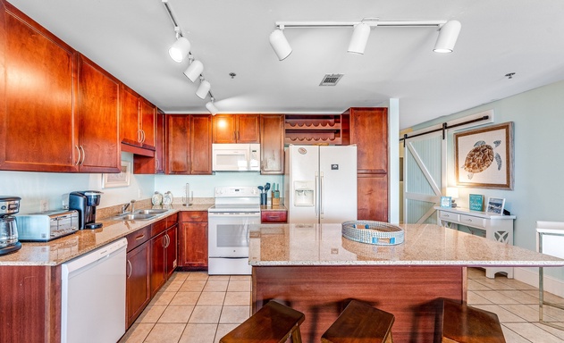 Laketown Wharf #1034 8