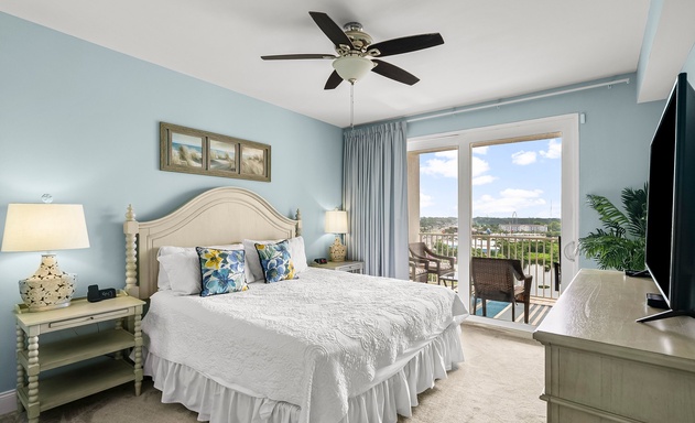 Laketown Wharf #0830 9