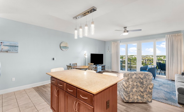 Laketown Wharf #0414 5