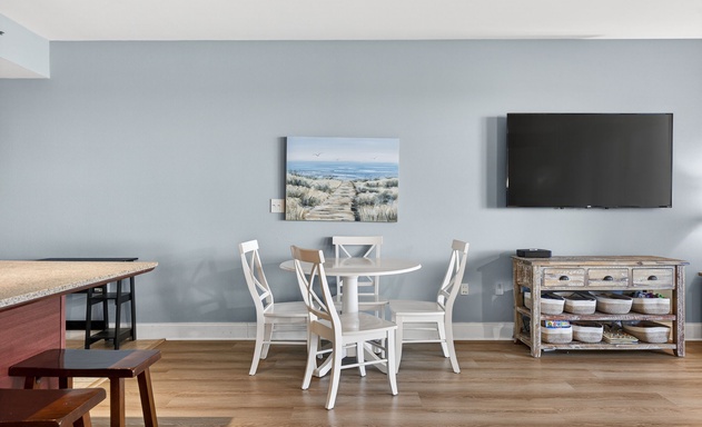 Laketown Wharf #1117 10