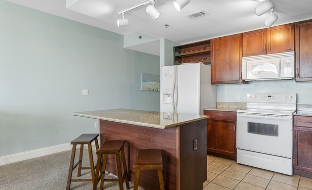 Laketown Wharf #0811 7