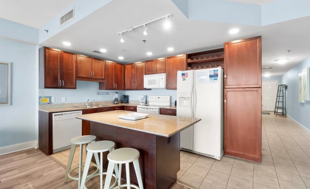 Laketown Wharf #0804 7