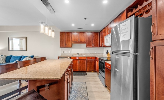 Laketown Wharf #0815 7