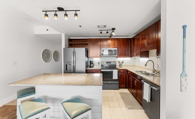 Laketown Wharf #0628 7