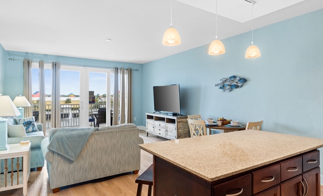 Laketown Wharf #0226 9