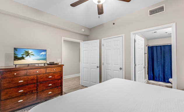 Laketown Wharf #0815 10