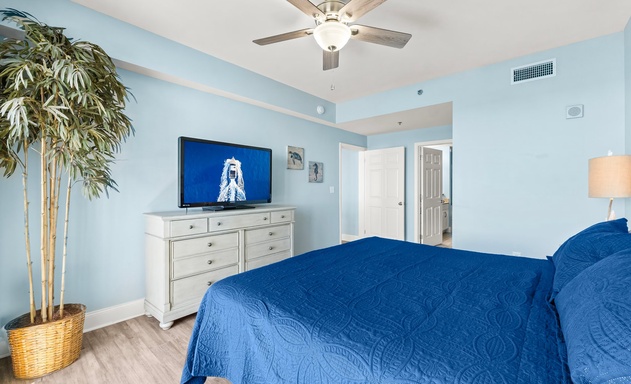 Laketown Wharf #1107 10