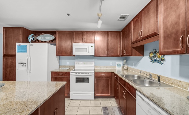Laketown Wharf #1516 5