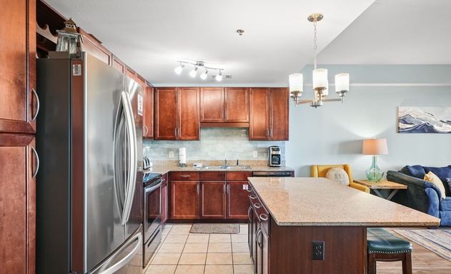 Laketown Wharf #1335 8