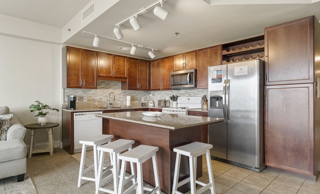 Laketown Wharf #0702 6