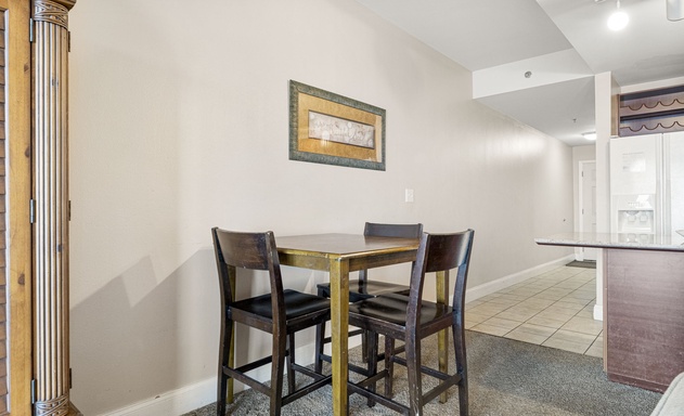 Laketown Wharf #0932 7