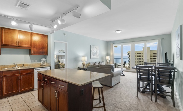 Laketown Wharf #0811 6