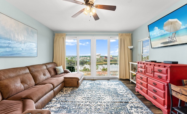 Laketown Wharf #0401 2