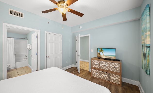 Laketown Wharf #1335 10