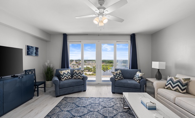 Laketown Wharf #0935 4