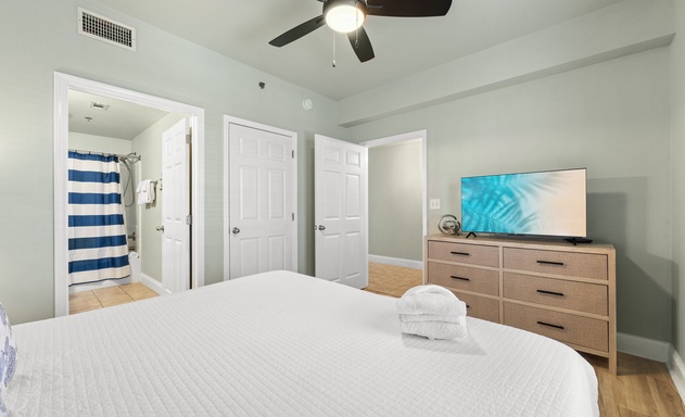 Laketown Wharf #0703 10