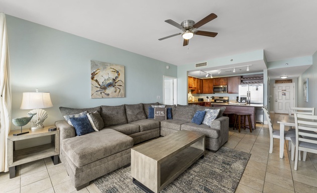 Laketown Wharf #1022 4