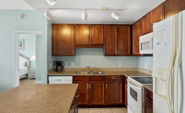 Laketown Wharf #1206 8