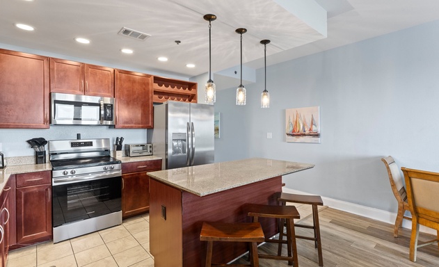 Laketown Wharf #0431 7