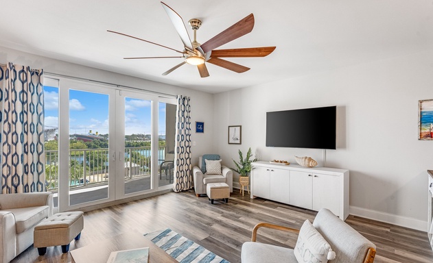 Laketown Wharf #0304 4